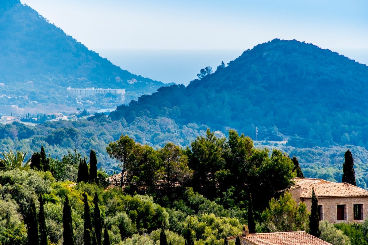 Grand Luxury Villa Overlooking Sea gallery image 3