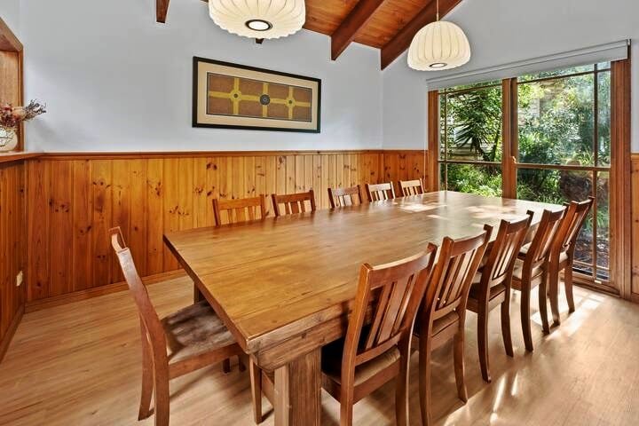 Hylander – Five Bedroom home, sleeps 14. gallery image 5