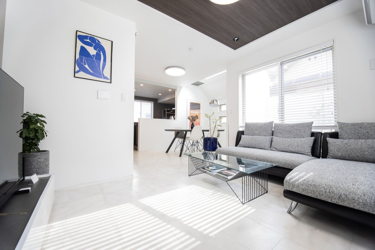 Modern 3-Bedroom House with Spacious Living Area