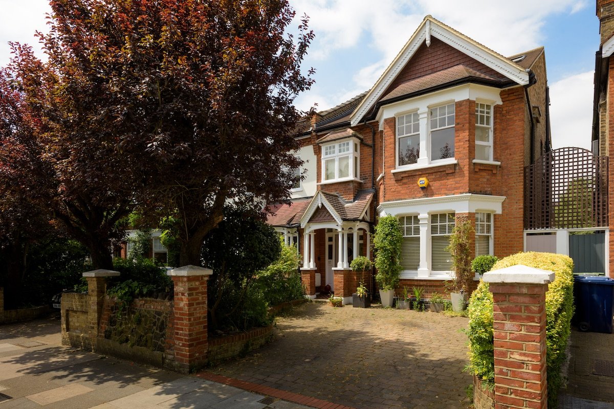 Luxury 6 Double Bedroom London Town house gallery image 2