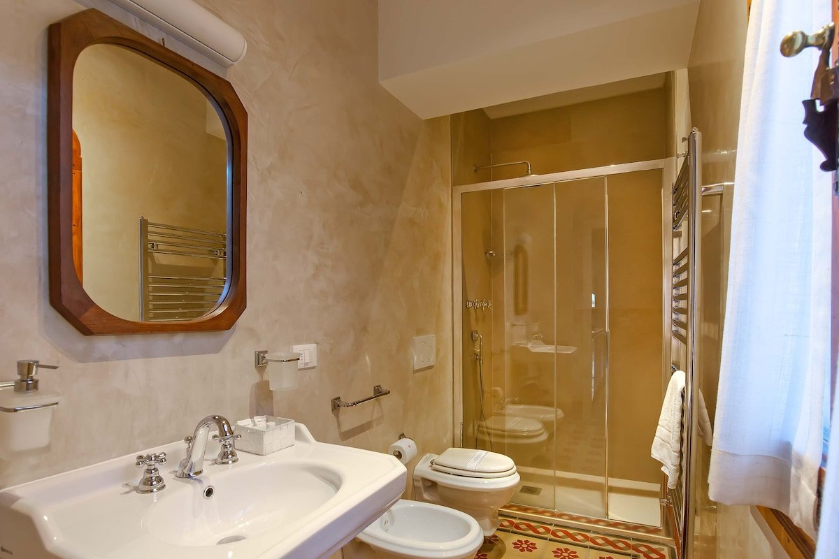 Palazzo Gherardi apartment in historic residence gallery image 4