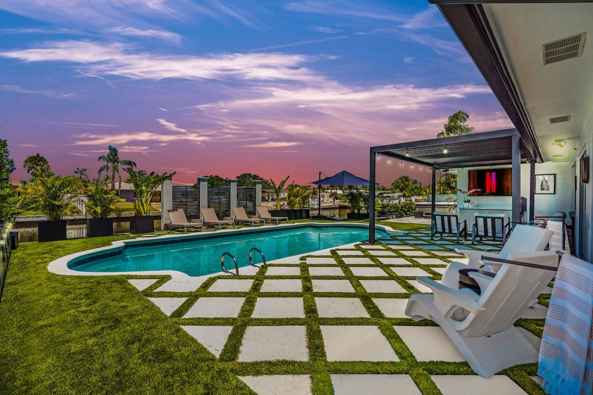 Tampa Luxe Waterfront Private Pool, Hot Tub & More