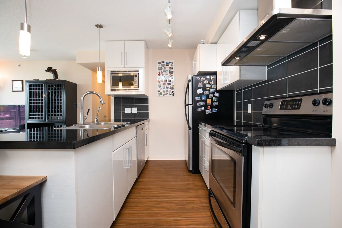 Entire Apartment | Downtown | Parking gallery image 5