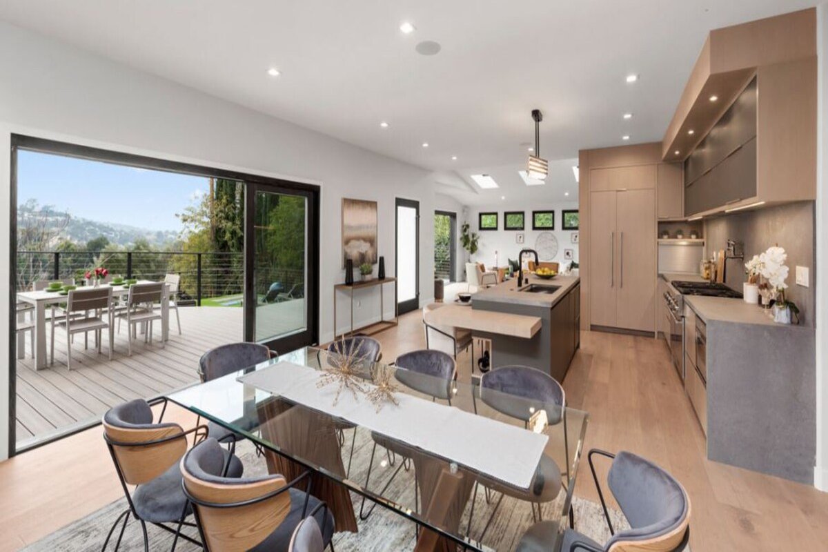 Modern Architectural Escape Overlooking the Valley gallery image 5