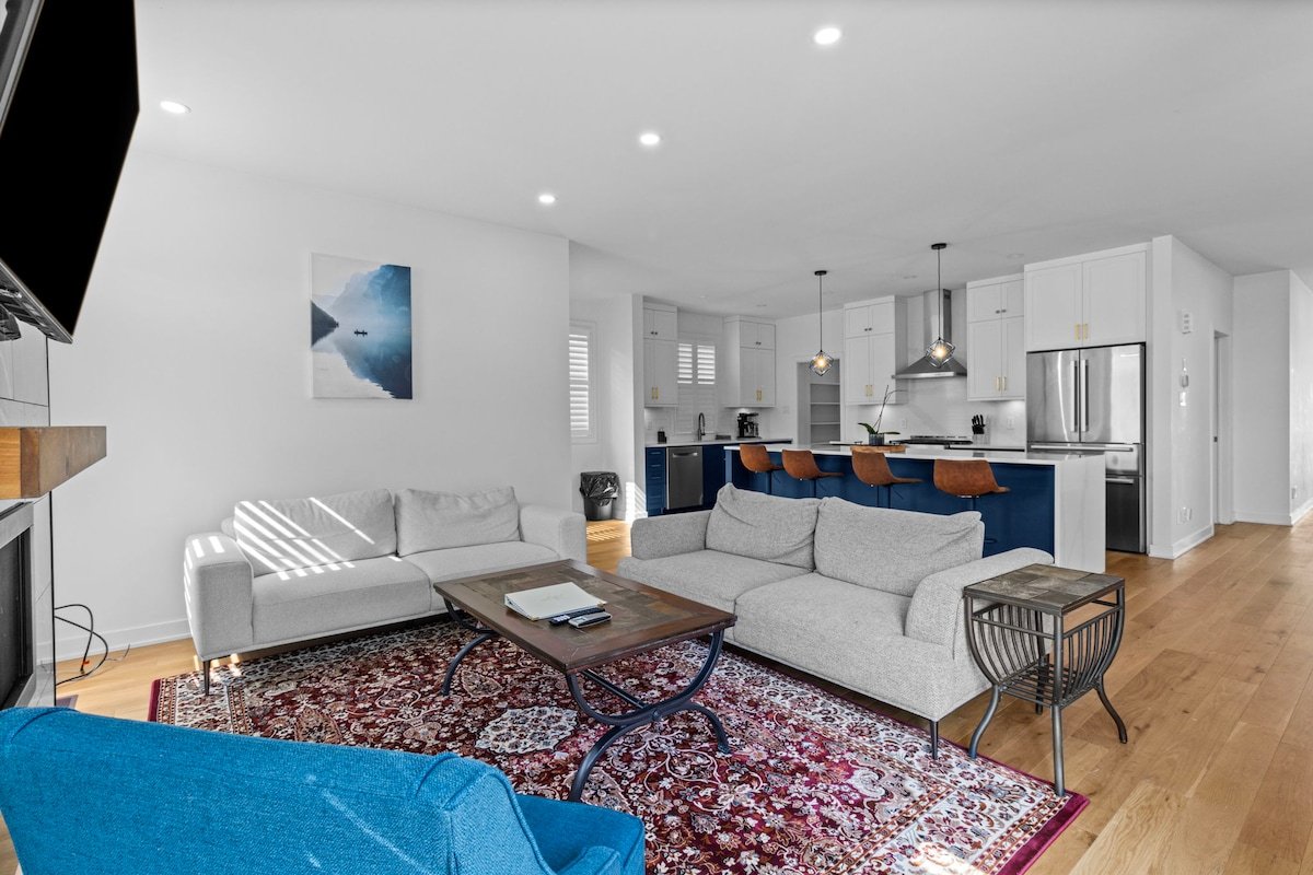 Upscale 4 Bedroom Family House | Parking | W&D gallery image 3