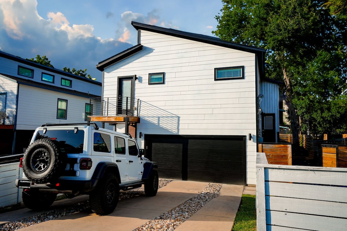 Fun Lux 10 Bed Home • Xmas Tree • Hot Tub • Games gallery image 3