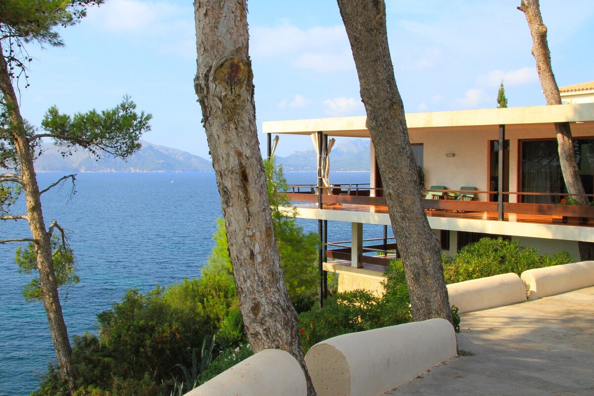 Es Balcó, exclusive Villa with private Beach gallery image 3