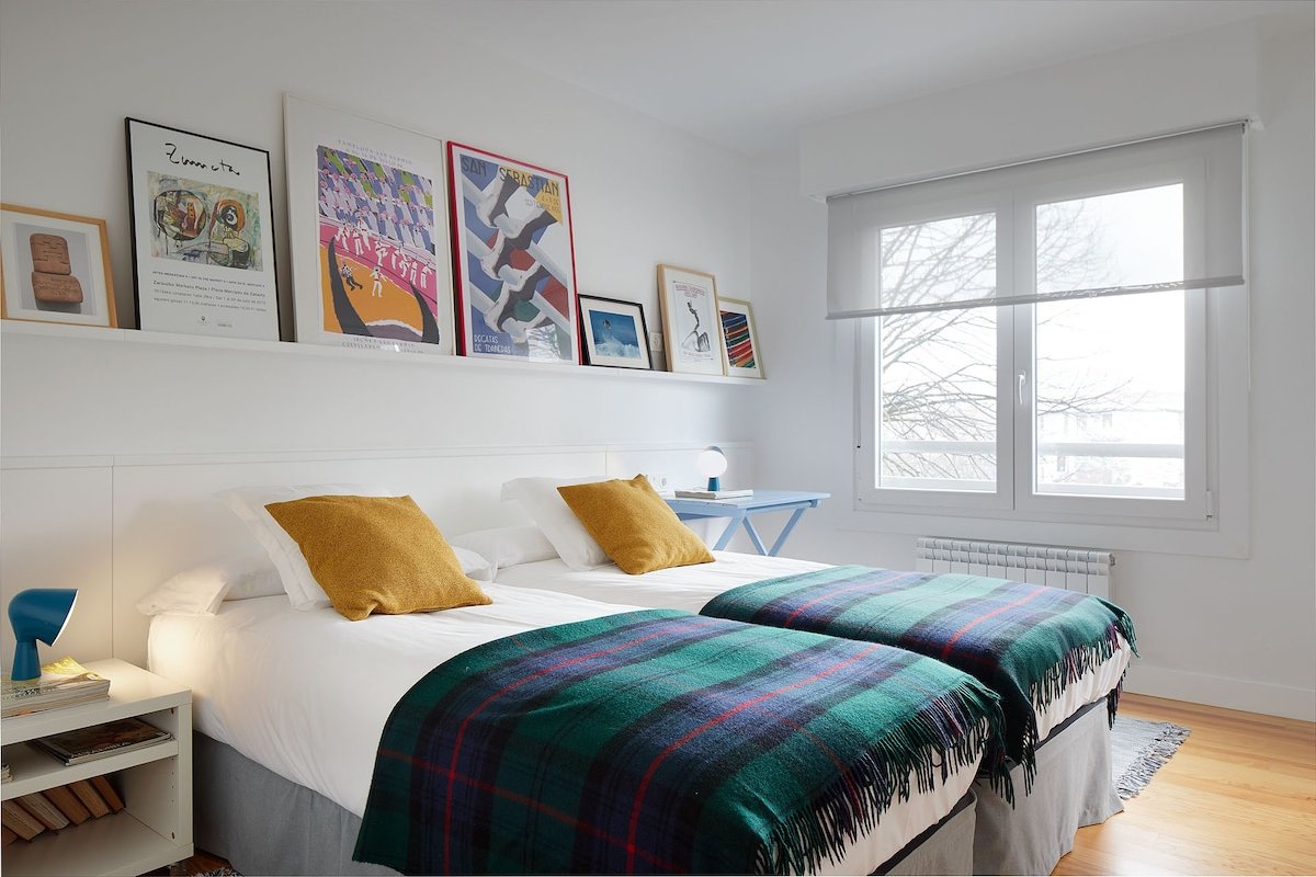 Gorgeous New Apartment 100 Meters From The Beach gallery image 4