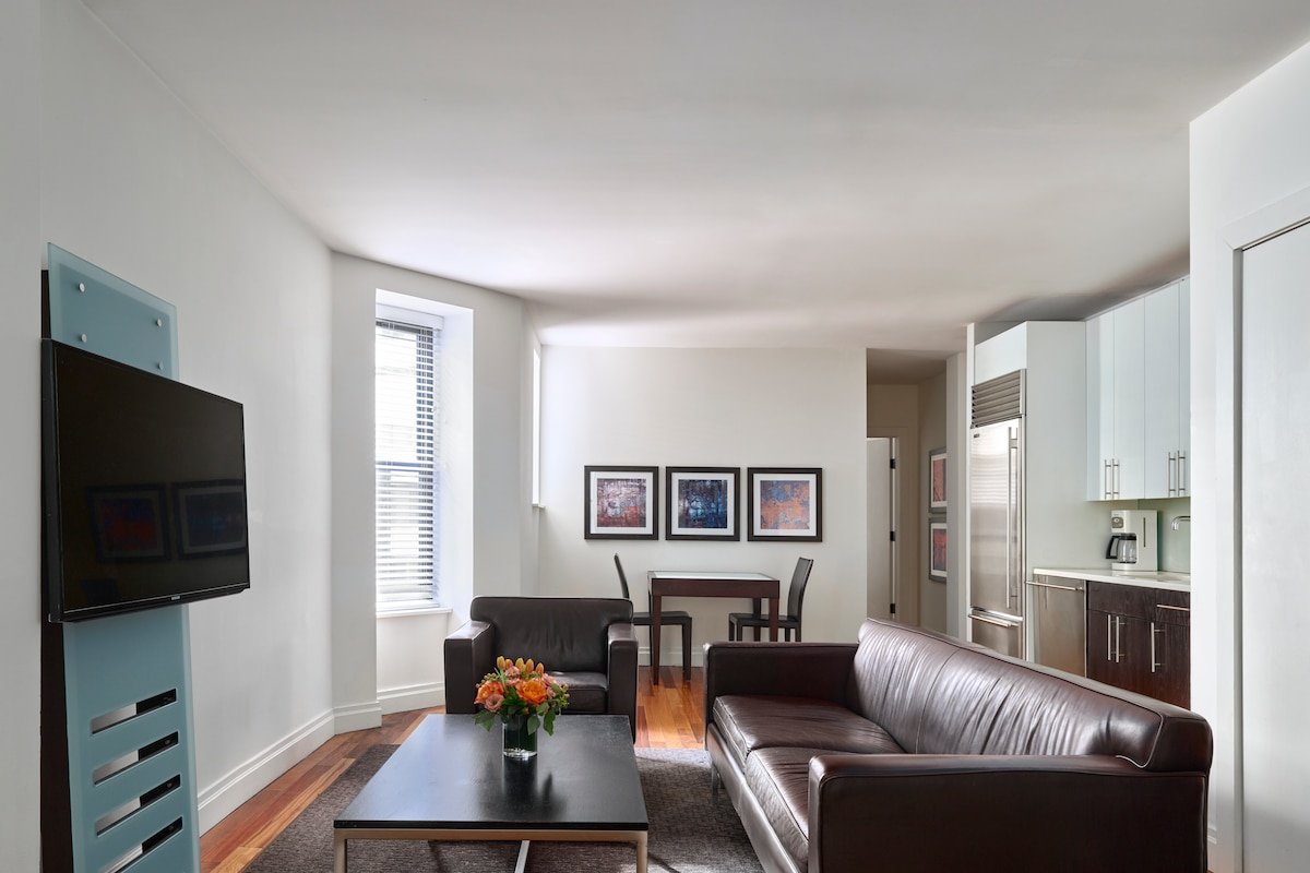 AKA Times Square – 2BDJR – Washer/Dryer, Kitchen gallery image 2