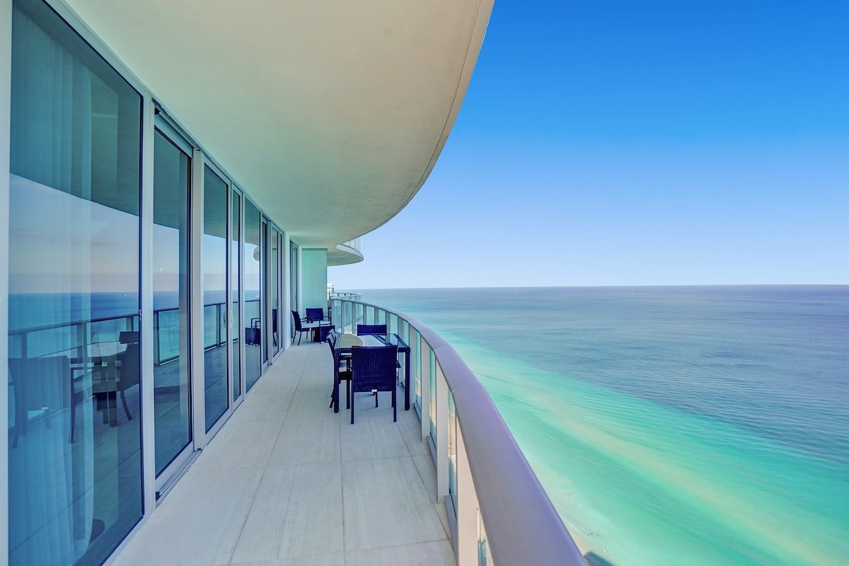 Wall 2 Wall Paradise Direct Ocean front Penthouse gallery image 3