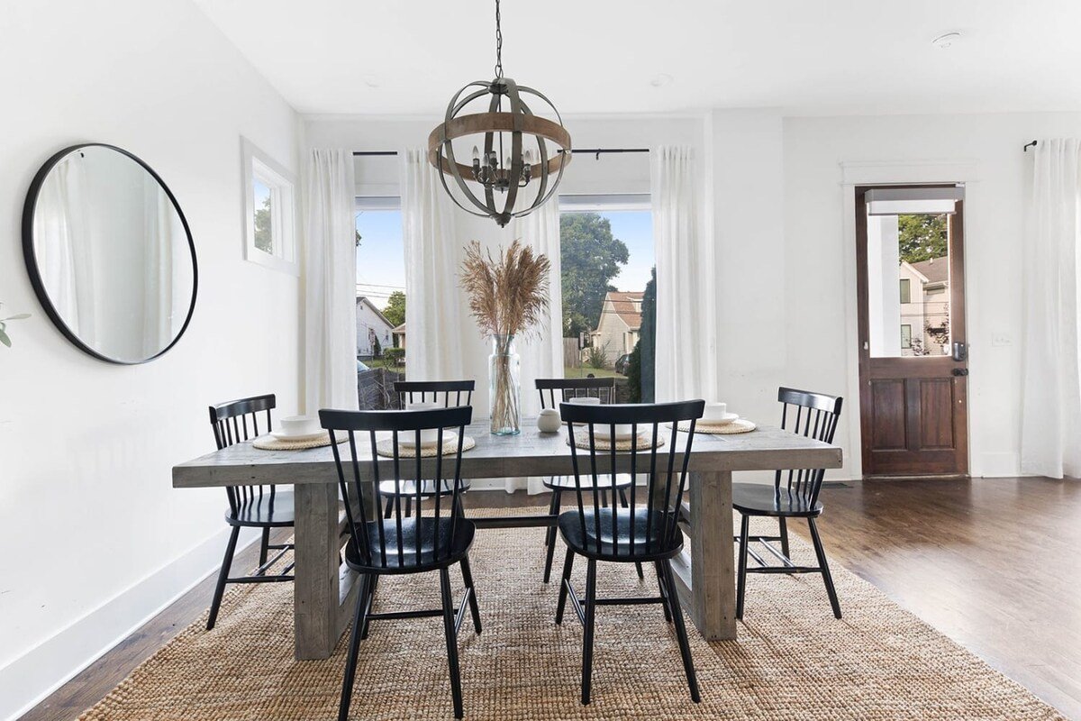 The Maple House – Huge Backyard + Mins to Broadway gallery image 3