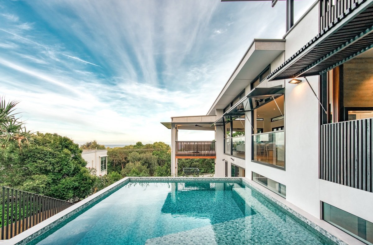 Narawi – Ocean views, heated pool, 2min to beach gallery image 3