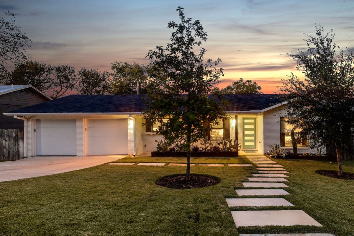 Hip Haven – HUGE POOL 1 Mi from SoCo & Downtown gallery image 3