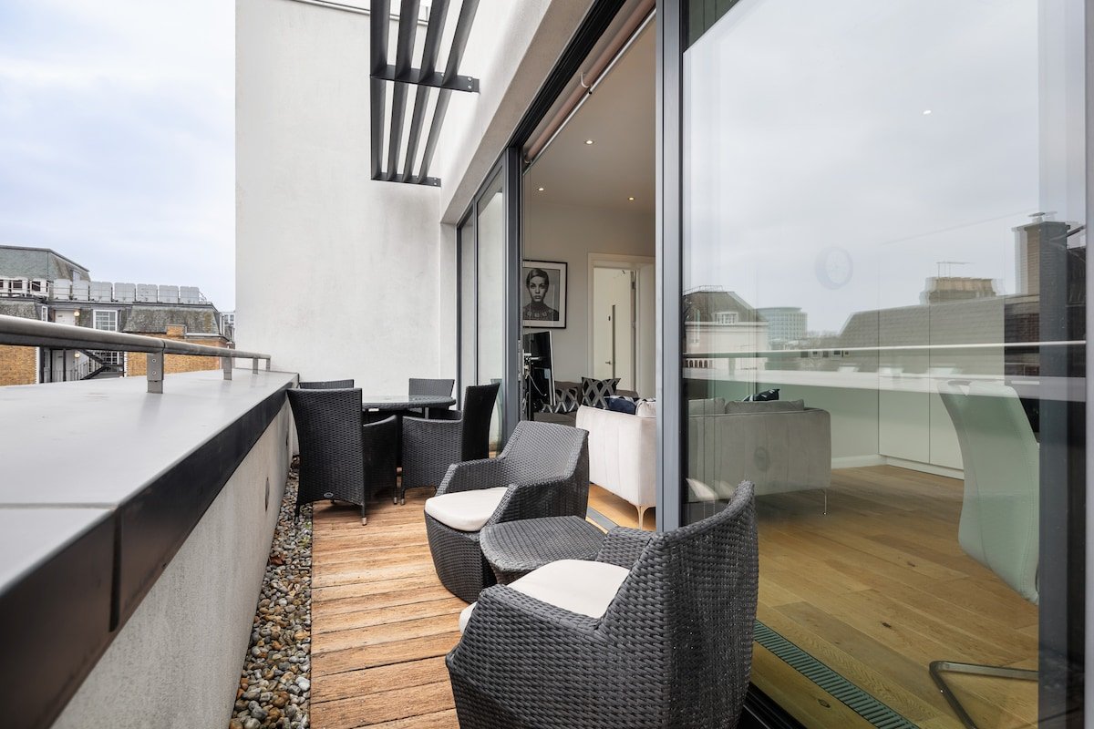 Penthouse Holborn Covent Garden Stunning ParkViews gallery image 4