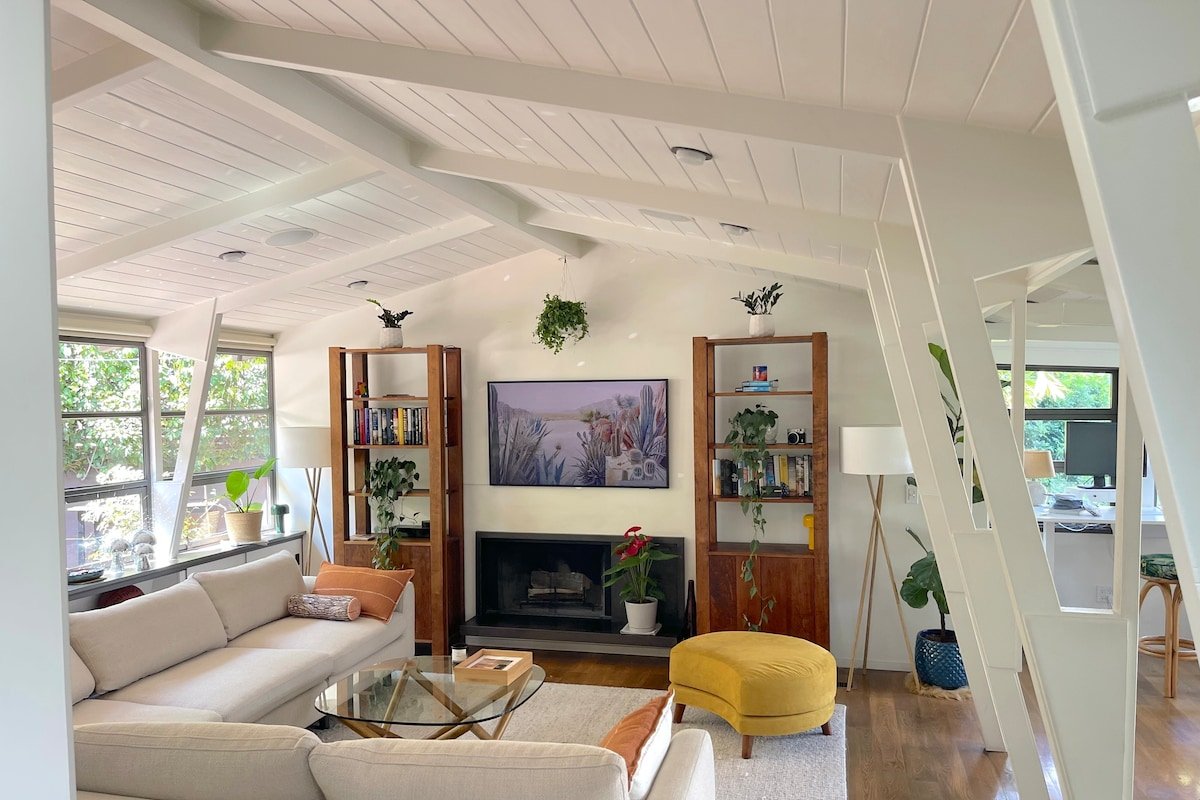 Lush Treehouse Retreat in the Hills gallery image 4