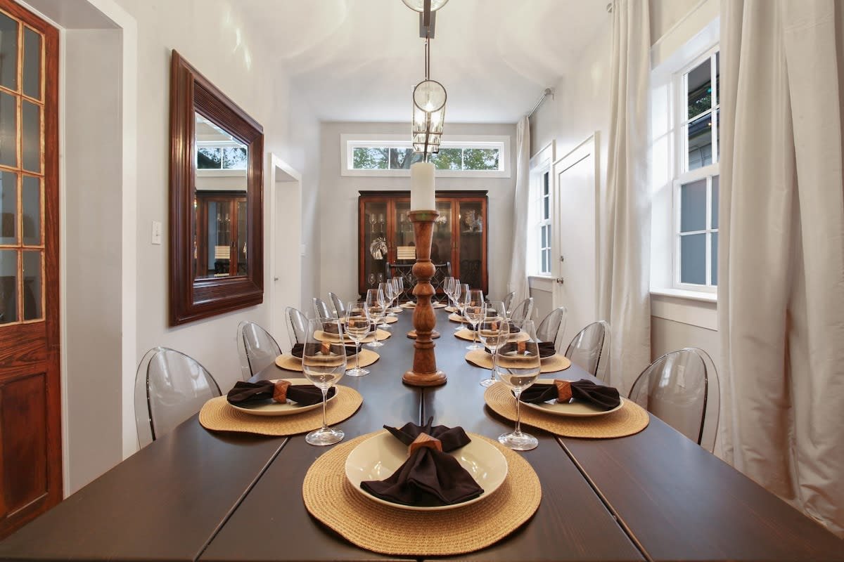 Historic 8BR Inn with Pool | Hot Tub gallery image 4