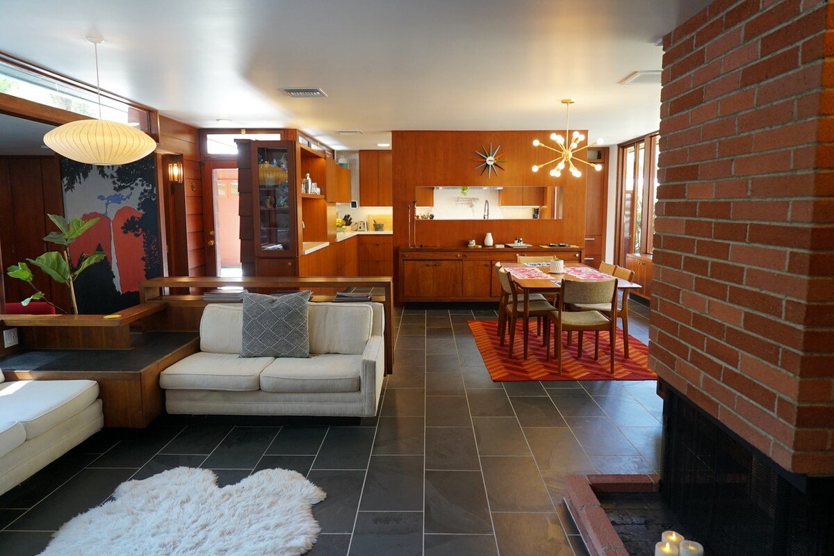 Mid Century Architectural Gem in Woodland Hills gallery image 5