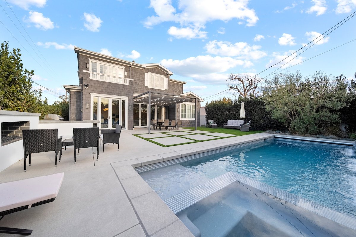 Hamptons Estate: Lux 5BR Villa – Pool & Fire Pit gallery image 3