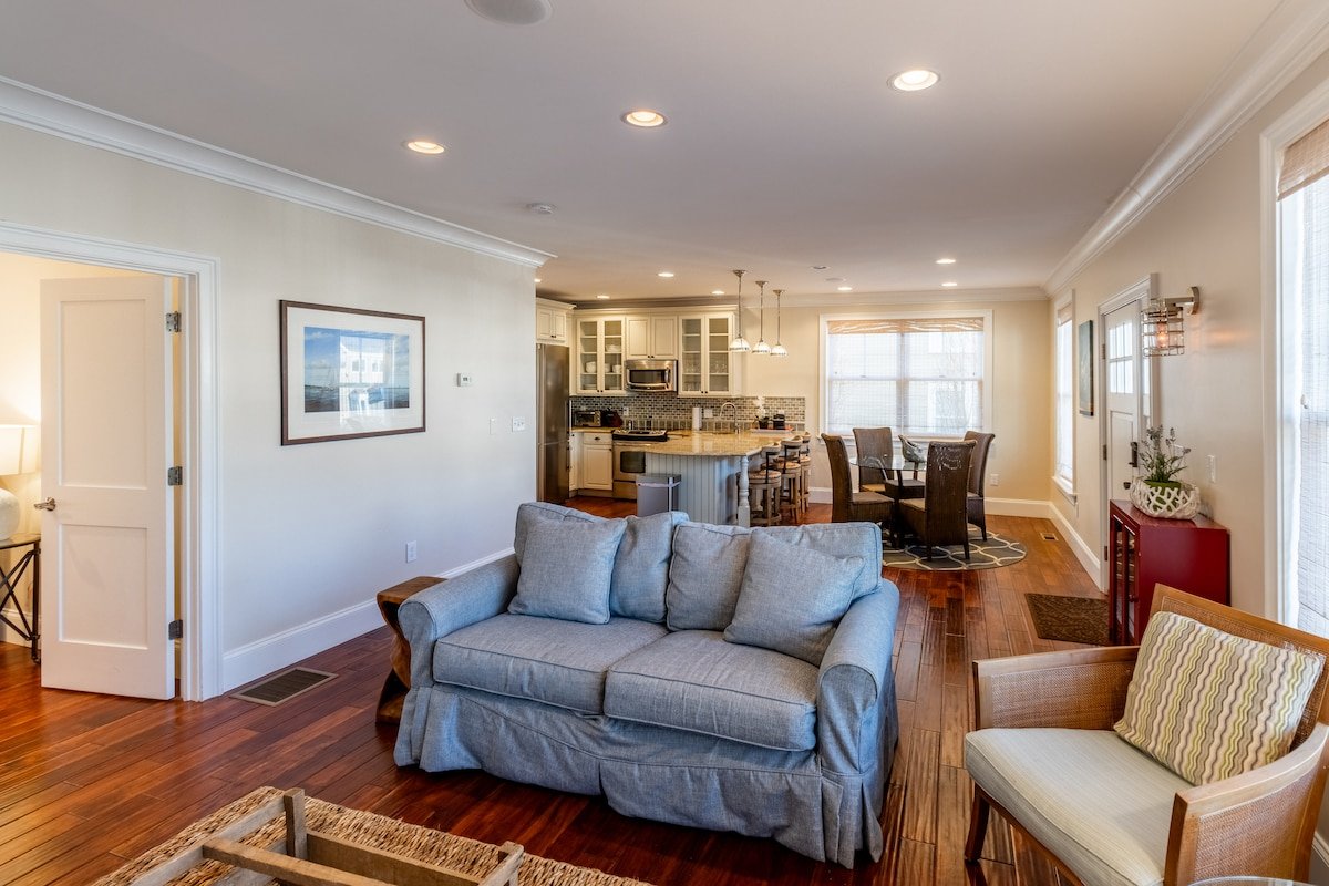 Coastal Condo w/Washer & Dryer – On Thames St gallery image 3