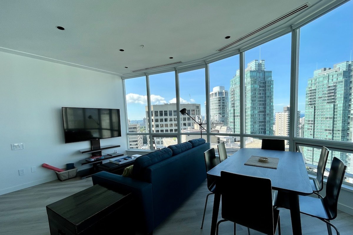 DT GEM! Central and Spacious Penthouse with Views gallery image 5