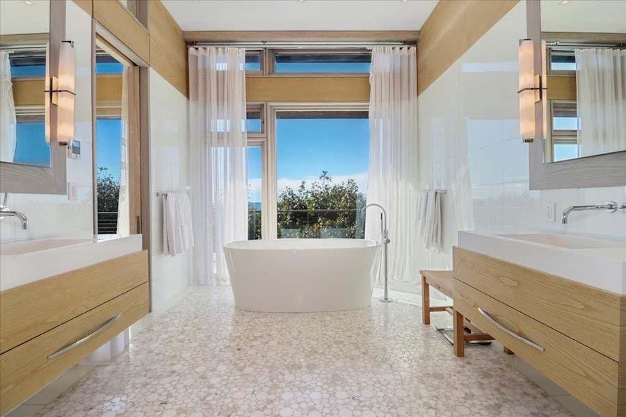 Stunning Modern Masterpiece on the Beach in Truro gallery image 3