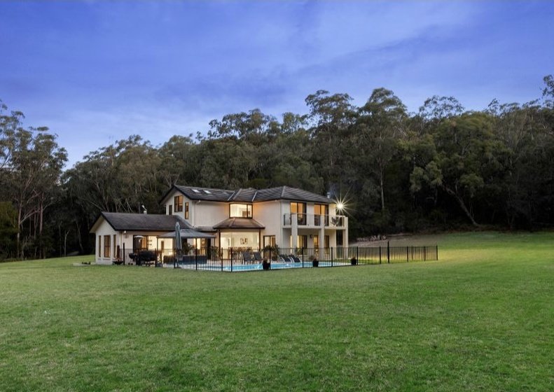Secluded luxurious escape one hour from the CBD