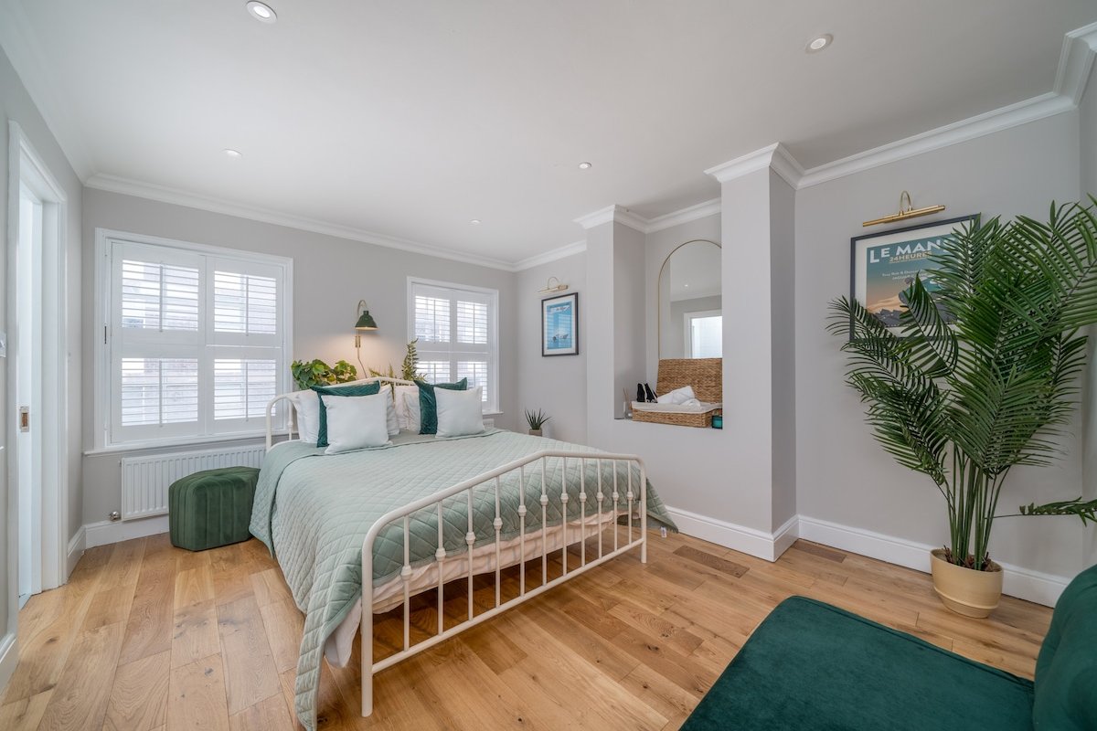 Green Escape | Tower Bridge | Creed Stay gallery image 5