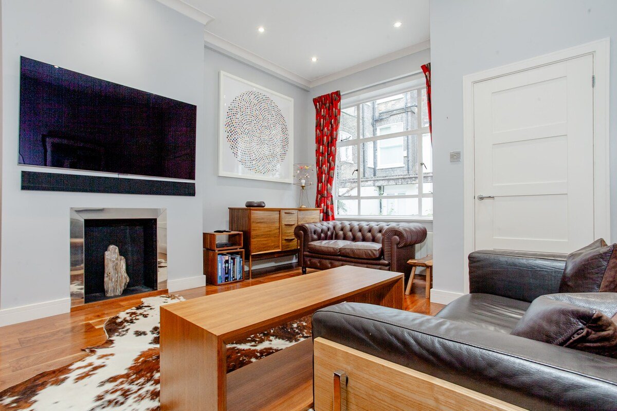 Central London Mid-Century Mews House. 2 bed, 2 ba gallery image 3