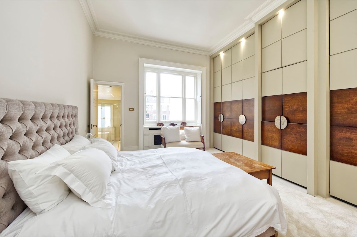 Grand 2 bedroom Flat, Kensington gallery image 5