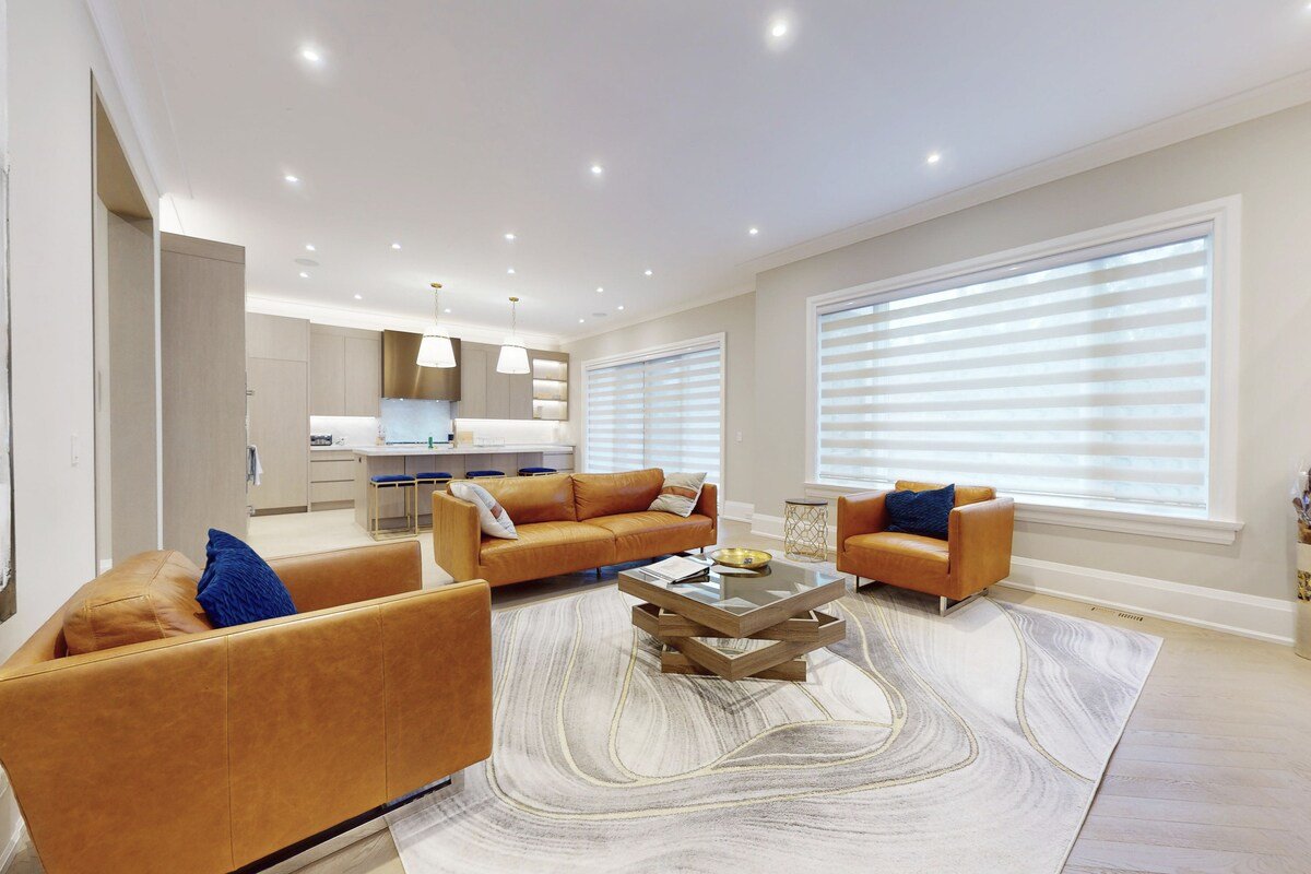 Custom Home in Etobicoke [20 Minutes to Downtown] gallery image 3