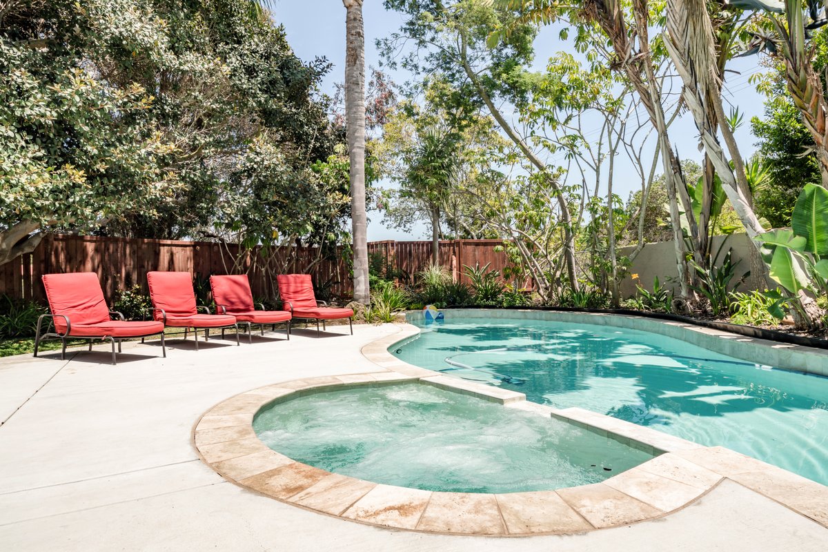 Resort-Like Family House in La Jolla With an Ocean View