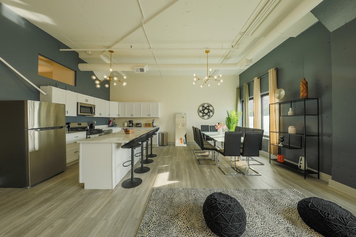 Spacious 6BR South Loop Suite Near McCormick Place gallery image 3