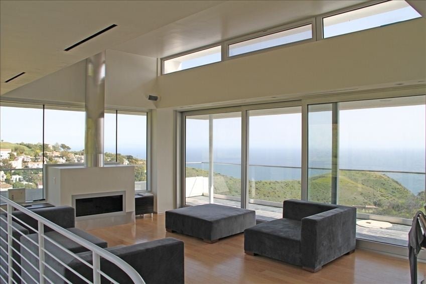 Malibu Modern Sanctuary w/ Jaw-Dropping Ocean View gallery image 4