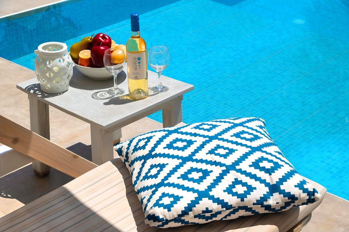 Island Villa with Private Heated Pool 31 guests gallery image 5