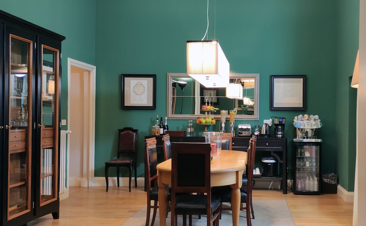 Villa in the city gallery image 2