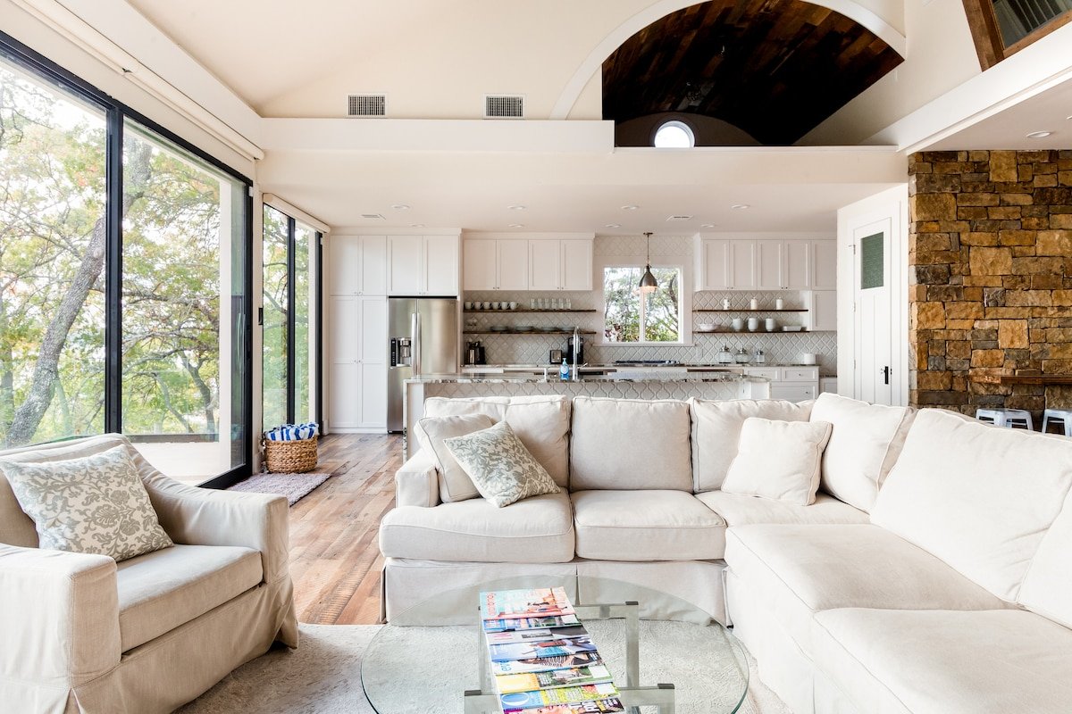 Beautiful Lake Travis Waterfront Retreat gallery image 5