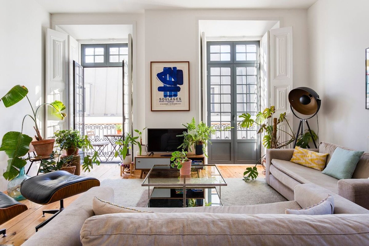 Design & bright central home w/ balcony + parking! gallery image 5