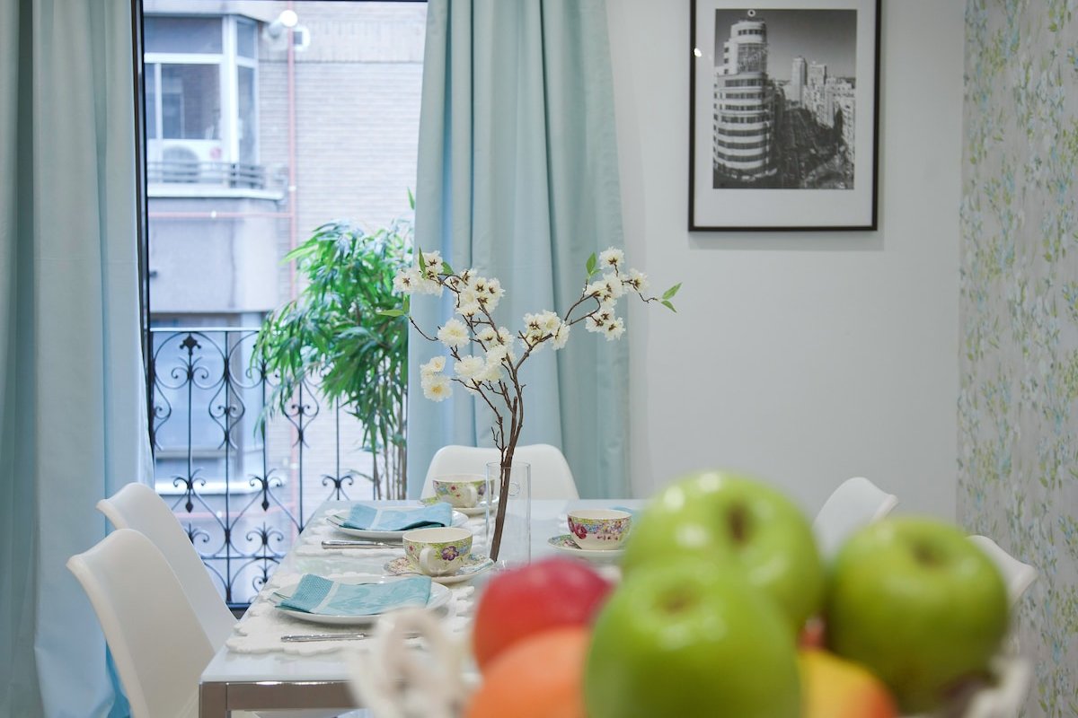 MST – In Pl. España. Wide and Elegant with 2 WC gallery image 3