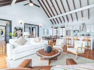 Paradise Shores + The Pool Club at Mahogany Bay