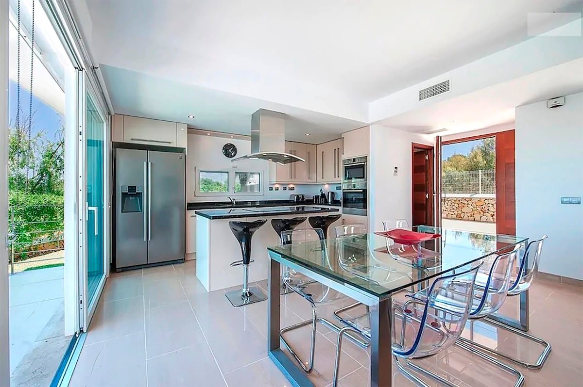 Marina Cala d’Or Five Bedroom Villa gallery image 5