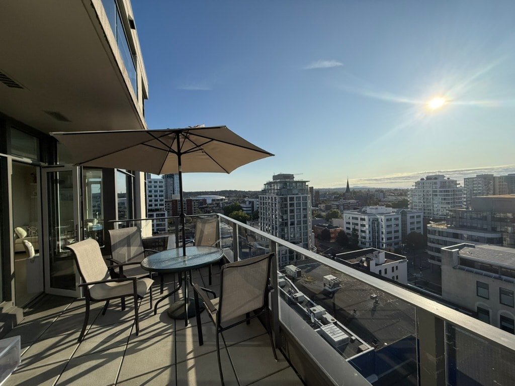 Modern Home in Heart of Downtown gallery image 5