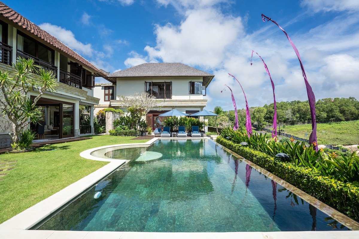 Luxury Villa with Sea View – Butler Service & Spa
