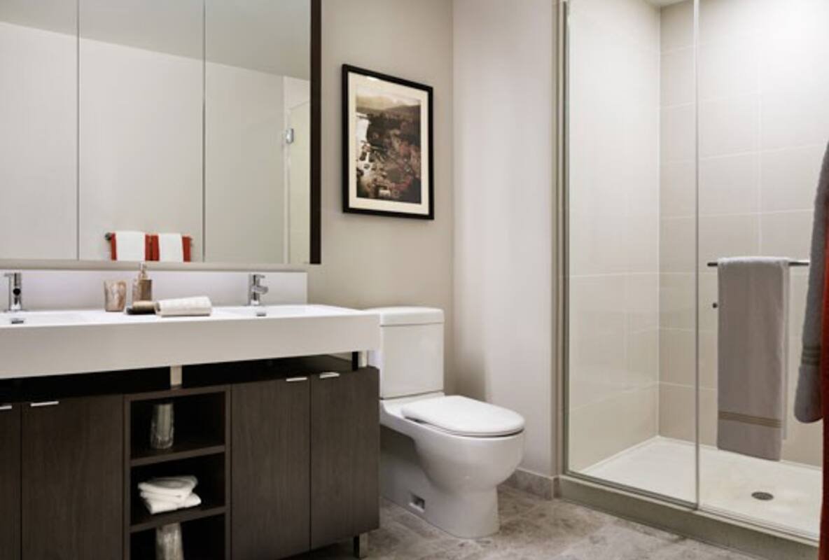 Million Dollar Views! Luxury Downtown Skyhouse! gallery image 4