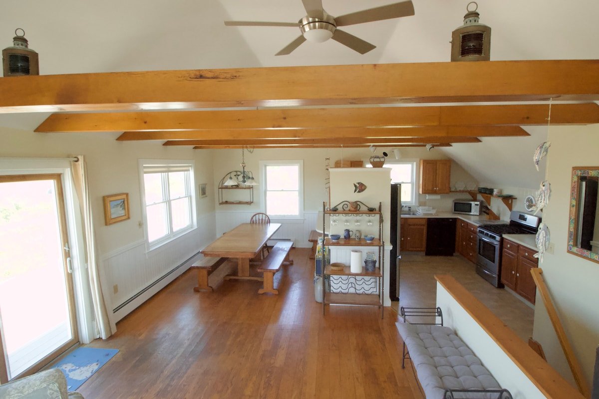 Compass Rose~ 3 BR 2.5BA Ocean Views gallery image 4