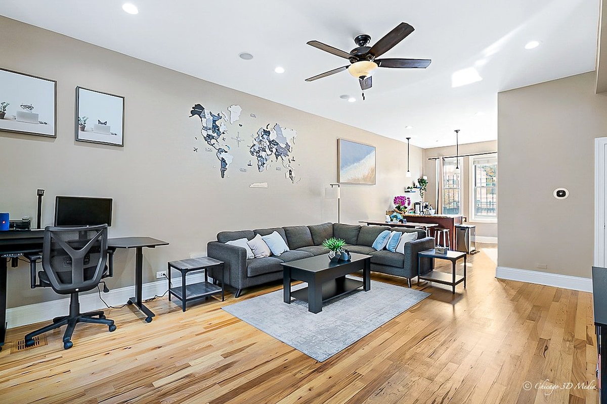 Spacious 5 BR / King Beds / Private Deck + Parking gallery image 3