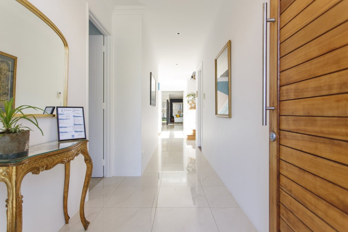 Coastal Bliss: Family Home Moments from the Beach gallery image 3