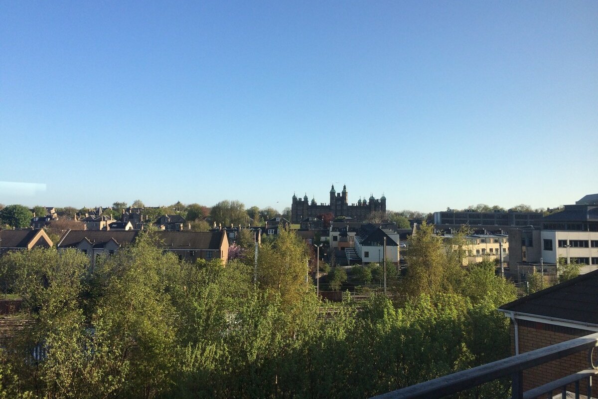 5 bedroom 3 bathroom, Central Penthouse, Parking gallery image 3