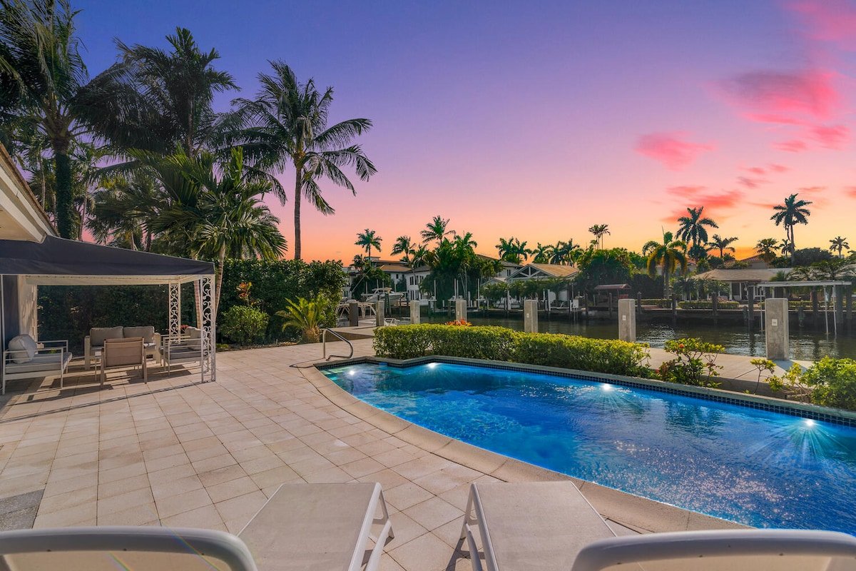 Waterfront Bontona Luxury house with pool gallery image 2