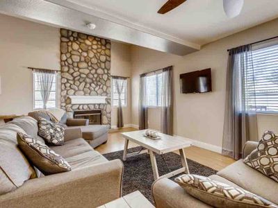 Spacious 4Bdr Oasis with Pool/Spa – Family Escape