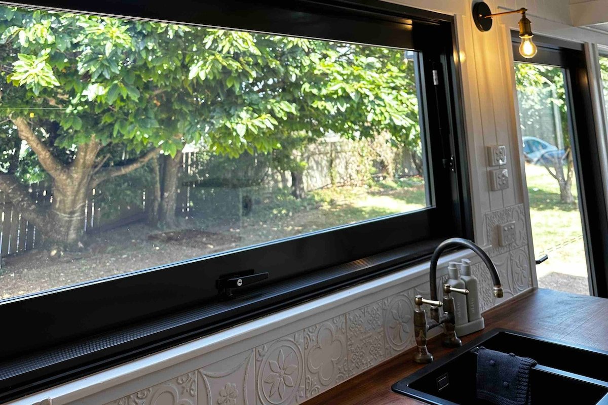 Chardonnay, A Tiny home for up to 4 in a vineyard. gallery image 4